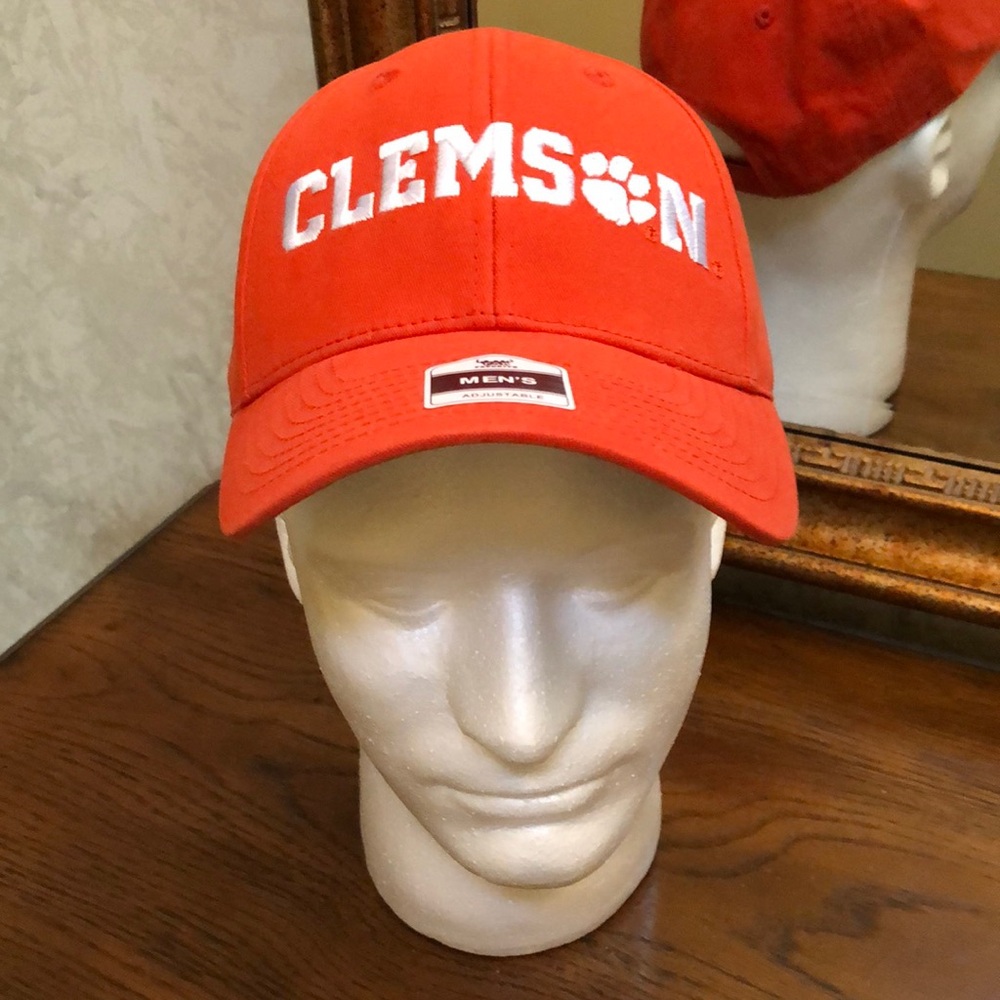 New Clemson Offic. Licensed Fan Favorite Men’s Collegiate hat. Orange and white.